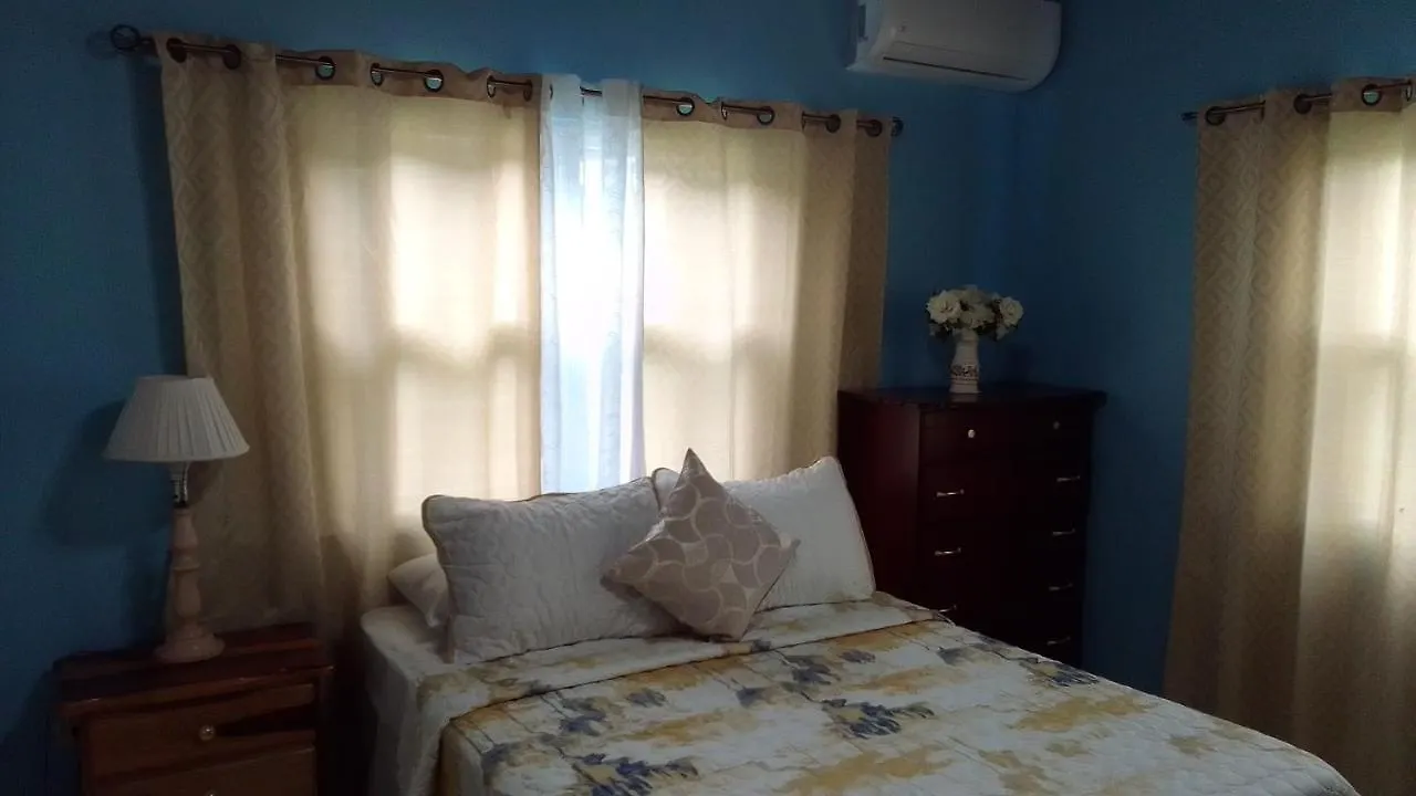 Harmony La Vista Villa Runaway Bay Holiday home