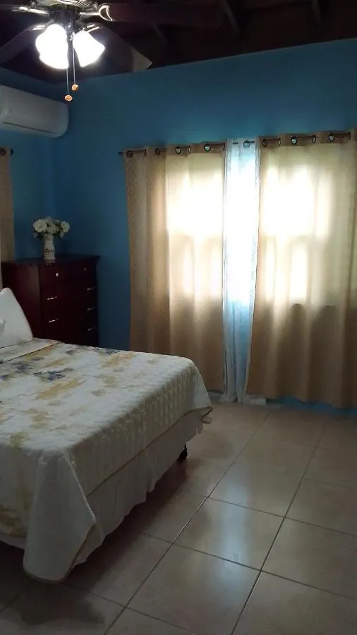 Harmony La Vista Villa Runaway Bay 0*,