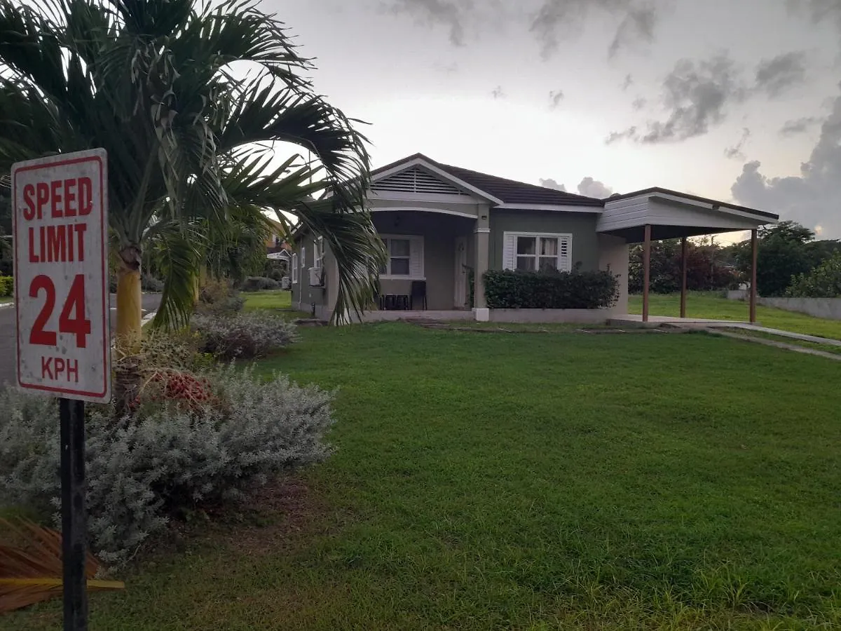 Holiday home Harmony La Vista Villa Runaway Bay