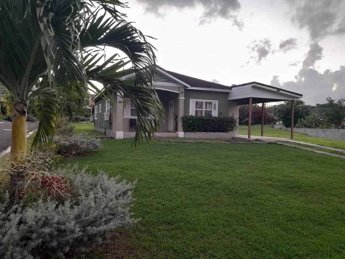 Harmony La Vista Villa Runaway Bay Holiday home