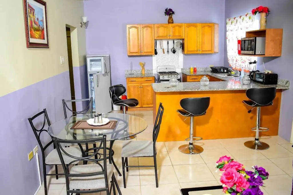 Harmony La Vista Villa Runaway Bay Holiday home